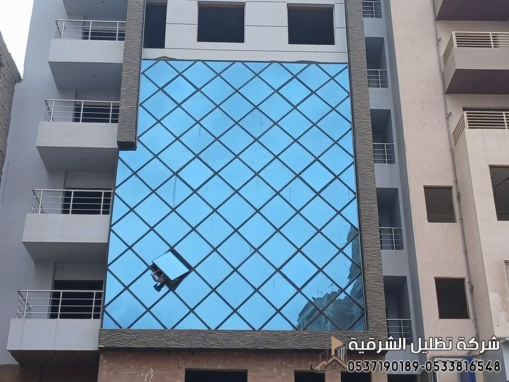 تصميم واجهات زجاجية للمباني التجارية بالدمام
